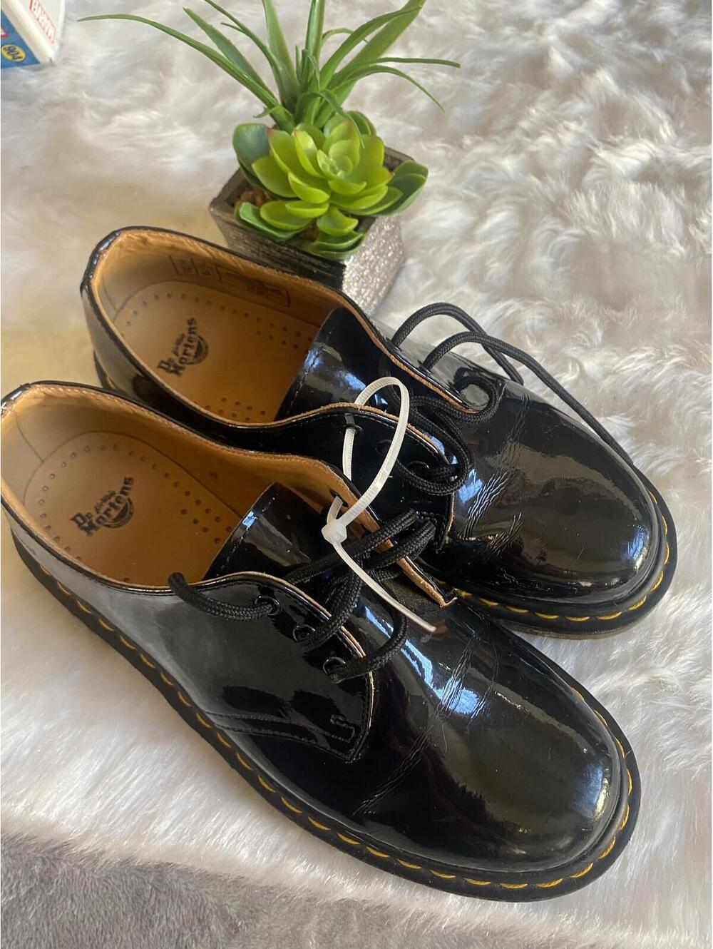 Dr. Martens Black Patent Leather Oxford Shoes Size (7-8)